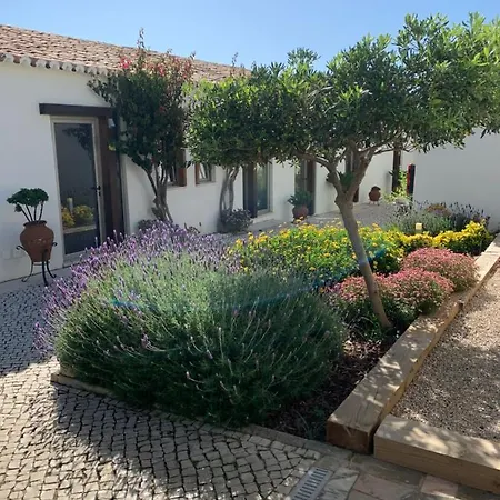 Lost & Found - & בית הארחה 3*