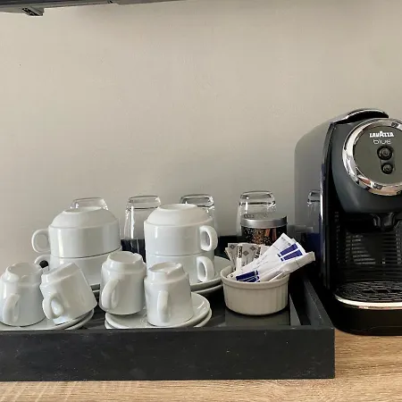 ゲストハウス Lost & Found - &